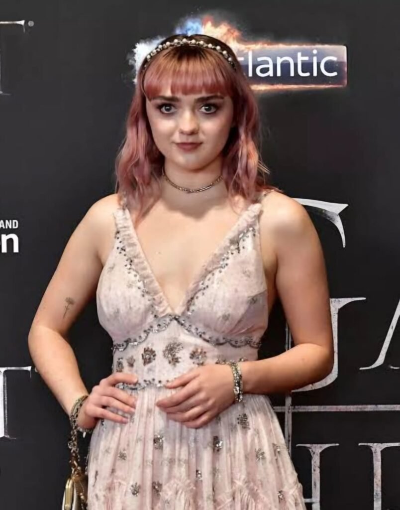 Maisie Williams Height